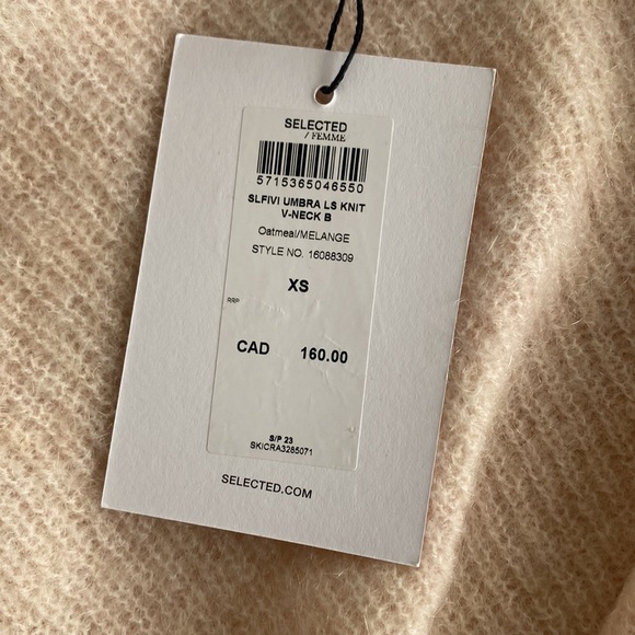 Umbra Wool & Mohair-Blend Knit V-Neck Sweater In Oatmeal - Picture 9 of 13